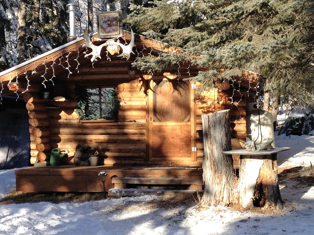 Elk River Outfitters Wolf Log Cabin
